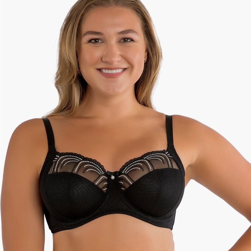 Chic Black Lace Full-Coverage Bra